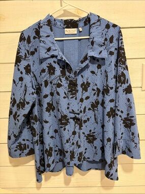 Habitat Clothes to Live In Twilight Blue Floral Crinkle Toggle Button Top Large